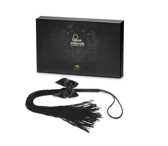 Плеть украшена шнуром и бантиком, в подарочной упаковке Bijoux Indiscrets - Lilly - Fringe whip SO2330 фото