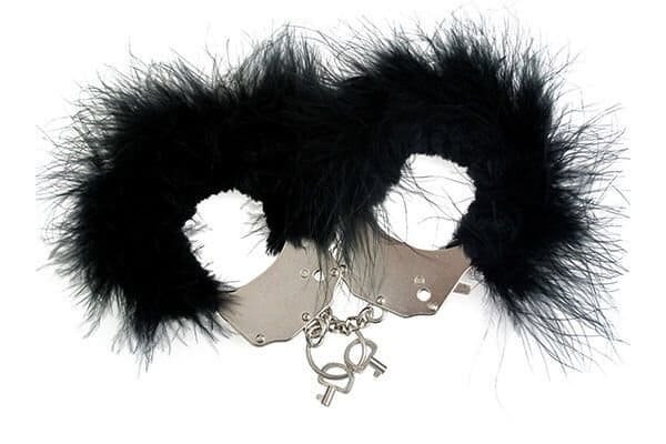 Наручники металеві з пухнастим оздобленням Adrien Lastic Handcuffs Чорні One Size AD30329 фото