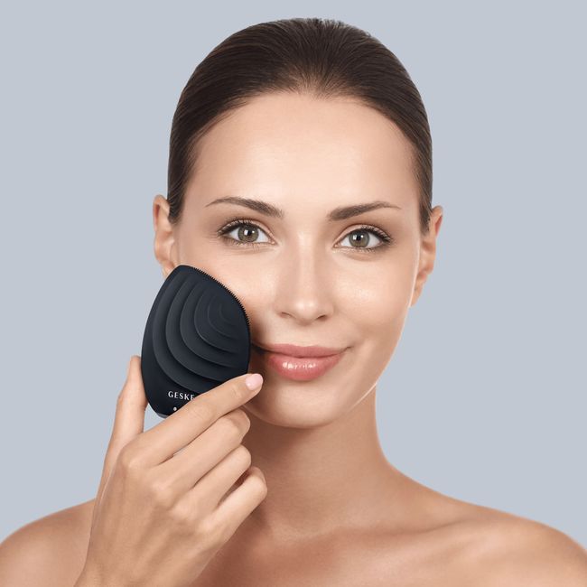 Електронна ультразвукова щітка для обличчя GESKE Sonic Facial Brush 5в1 black