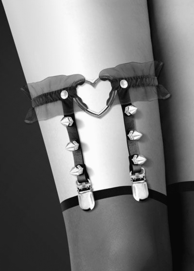 Гартер на ногу, сексуальная подвязка с сердечком Bijoux Pour Toi - WITH HEART AND SPIKES  SO2223 фото